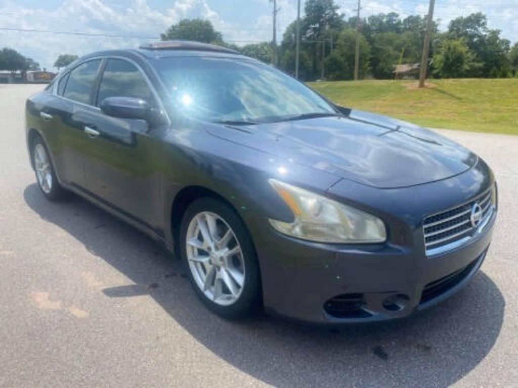 2010 Nissan Maxima S's photo