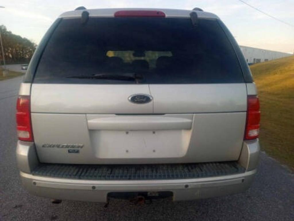 2004 Ford Explorer XLT - Photo 7