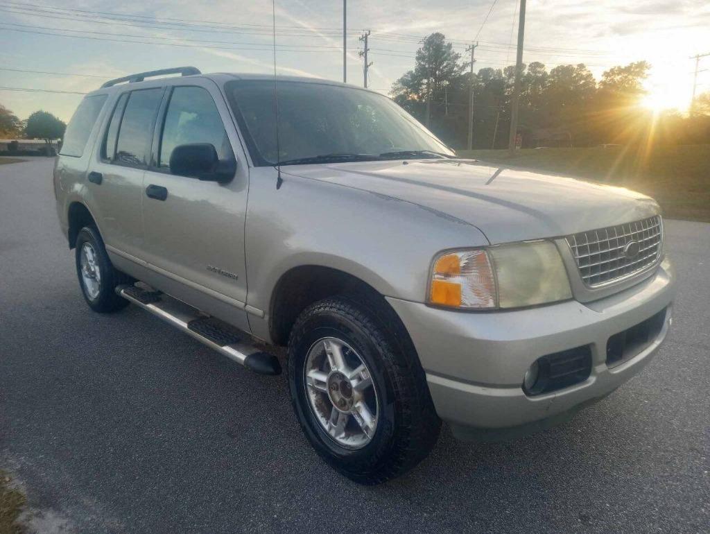 2004 Ford Explorer XLT's photo