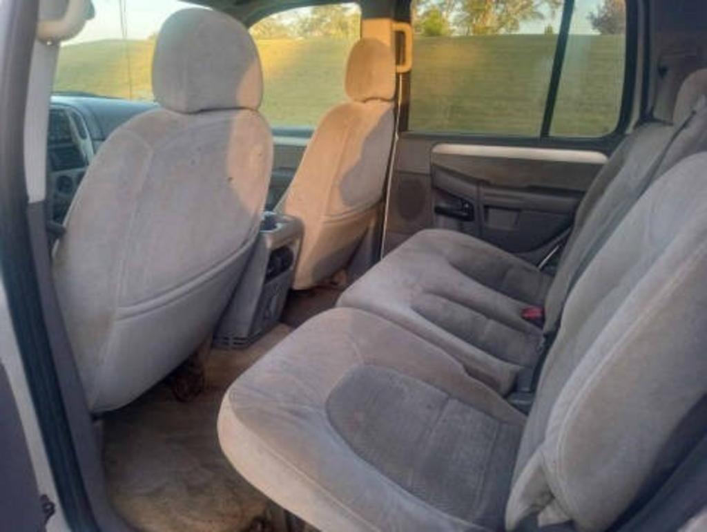 2004 Ford Explorer XLT - Photo 13