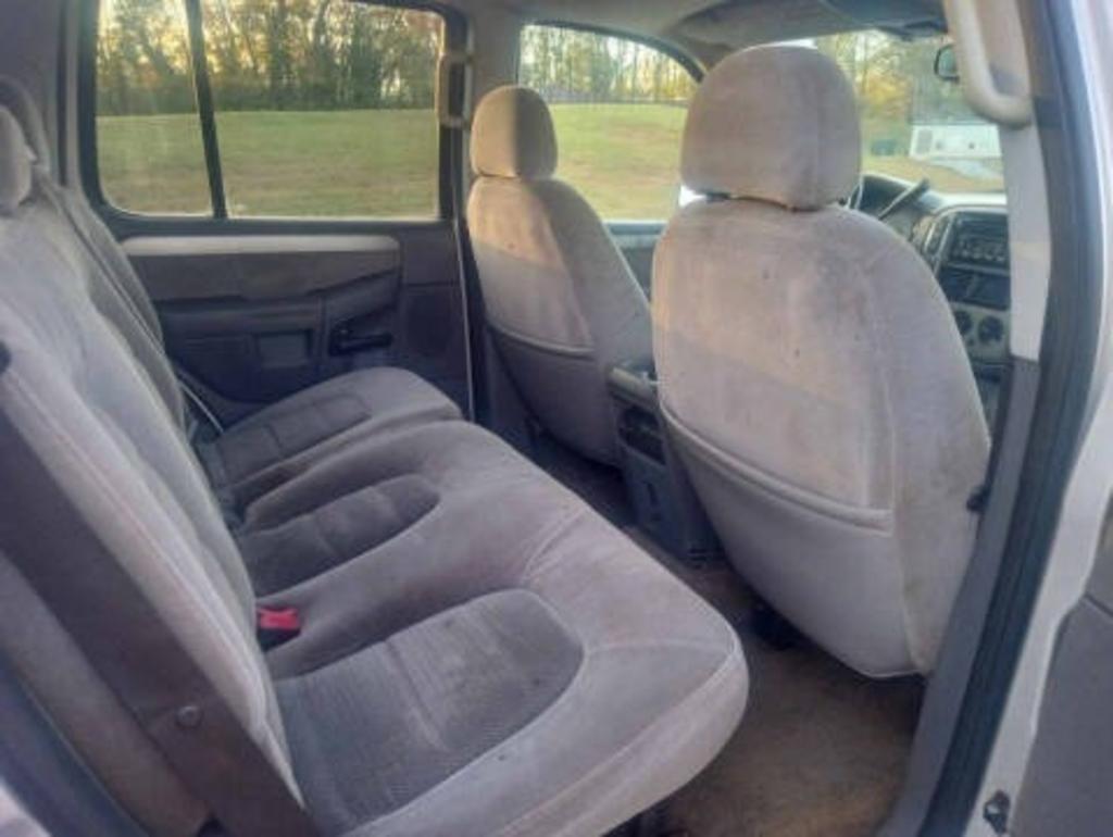 2004 Ford Explorer XLT - Photo 14