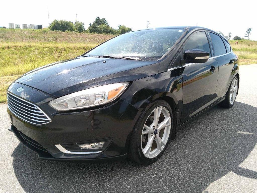 2016 Ford Focus 5 Door Hatch Titanium's photo
