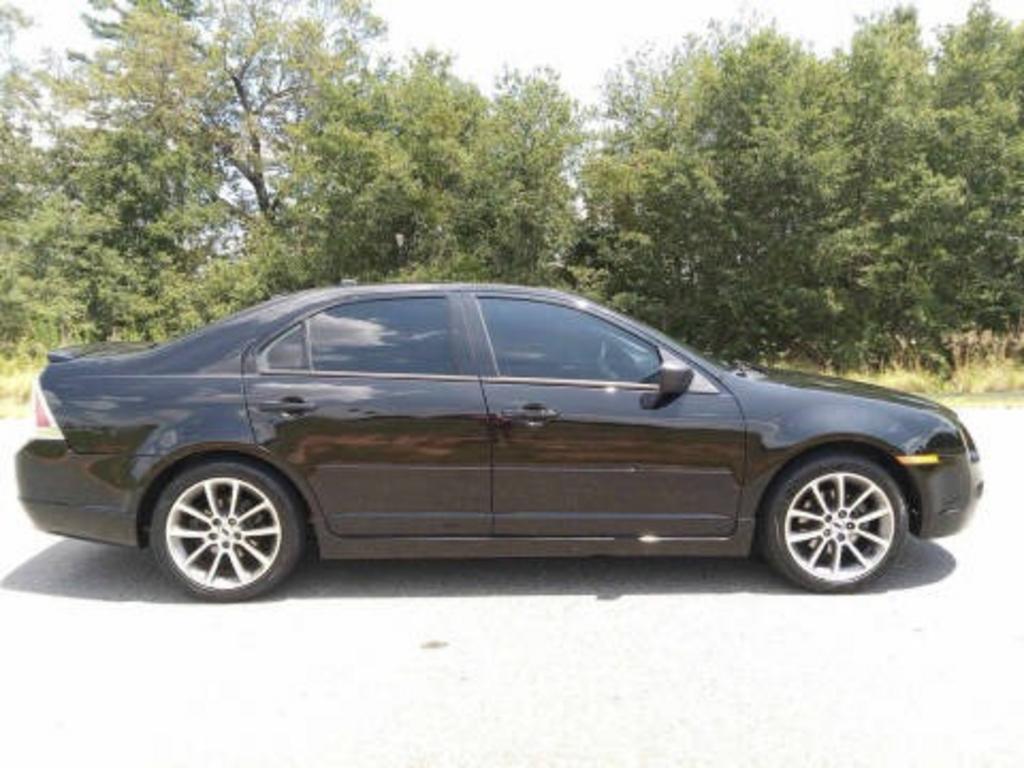 2009 Ford Fusion SE's photo